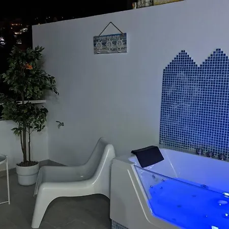 Jacuzzi Suite, Pakito Διαμέρισμα