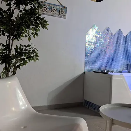 Jacuzzi Suite, Pakito Lägenhet